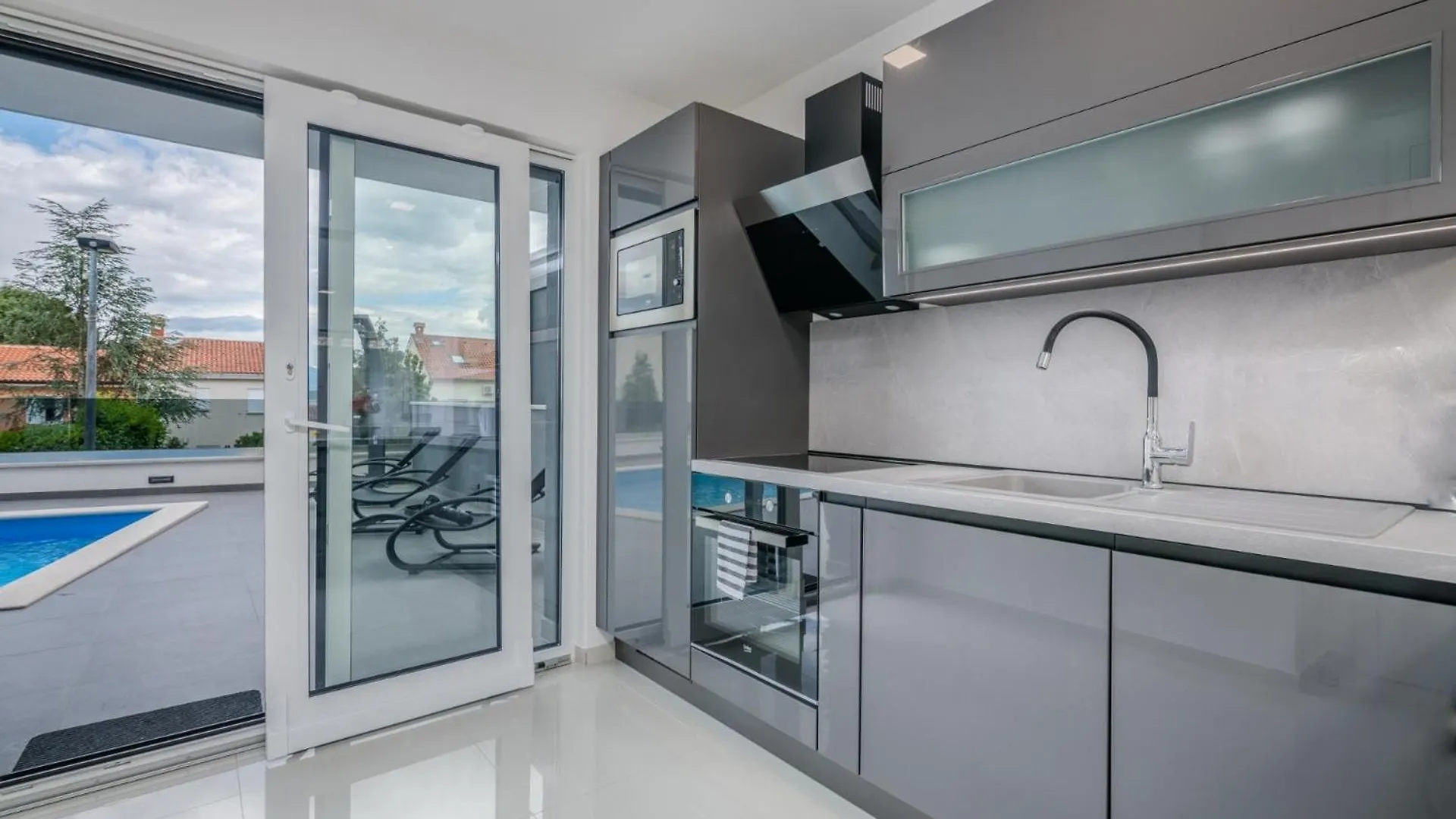 Family Friendly Apartments With A Swimming Pool Vantacici, Krk - 19303 Malinska 0*,